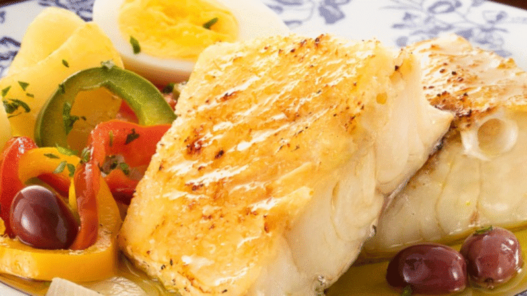 🇵🇹 Bacalhoada Tradicional: Uma Receita Clássica e Incrível para Celebrar em Família! 🍽️🐟✨