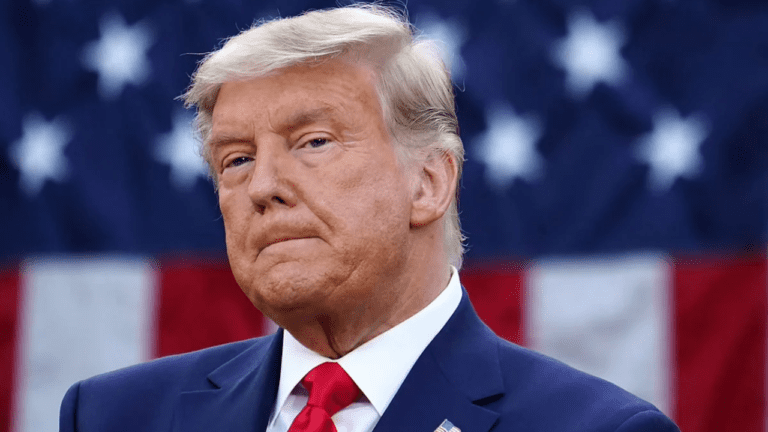 Trump enfurece Sindicatos: Proteções Trabalhistas de 50 Mil Servidores Federais em Risco com Nova Regra ‘Schedule F’